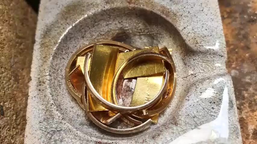 Herstellung eines geschmiedeten Ringes aus Altgold