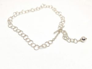 Handgefertigtes Armband aus Silber mit Knebelverschluss